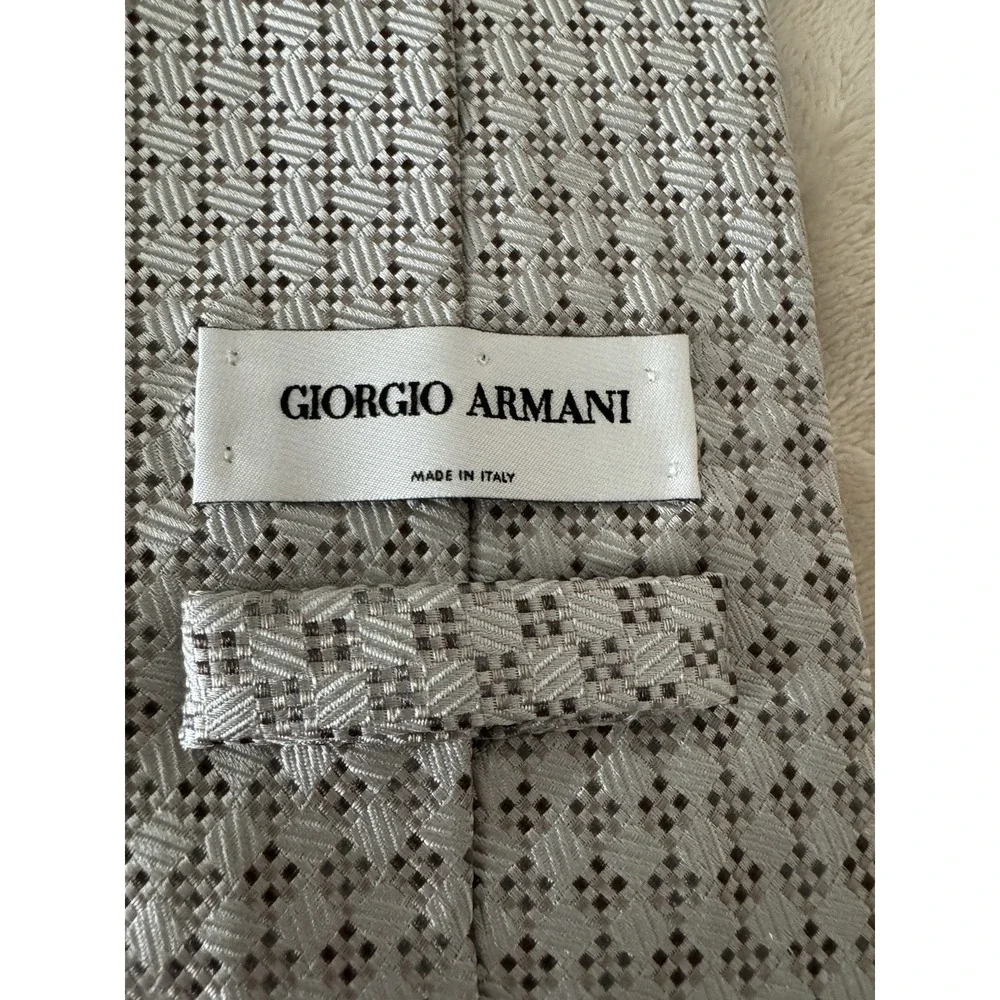 Giorgio Armani Silk Tie Gray Geometric‎ Pattern Made in Italy Luxury Designer